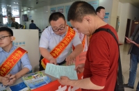 市人社局：“機關(guān)主題黨日”活動  走出辦公室  服務在現(xiàn)場